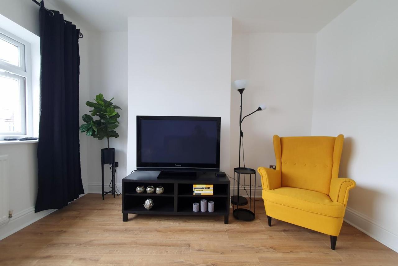 One Bed Apartment With Sofa Bed Llandudno Exterior photo